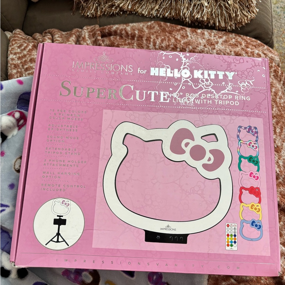 🆕💕Impressions Vanity Hello Kitty Ring Light
